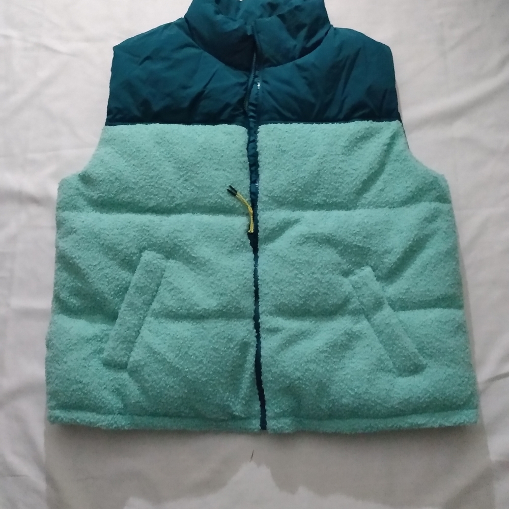 Women's oversized puffer vest Size Large Small